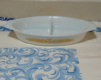 Golden wheat pyrex divided casserole dish 1.5 quart