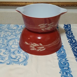 Autumn wheat vintage Pyrex 444 mixing bowl and serving casserole dish 445b vintage dishes collectibles MCM kitchen orange baking dishes