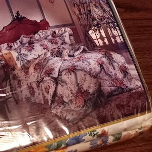 4 piece Nip full size red blue yellow ribbons and roses flat, fitted and pillow cases sheet set 200 thread count by Springs