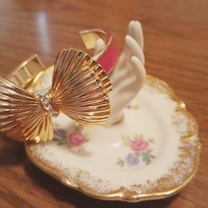 Vintage designer Lili Pulitzer goldtone pink enamel bow bracelet