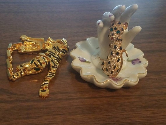 Goldtone tiger and cheetah brooch set