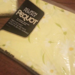 Peroquet Yellow Daisy Flat Sheet: Twin/Full Size, NIP