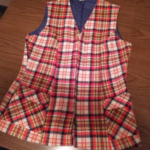 Chaleco vintage de tartán de los años 60: rojo, azul marino y tostado - Talla mediana para mujer
