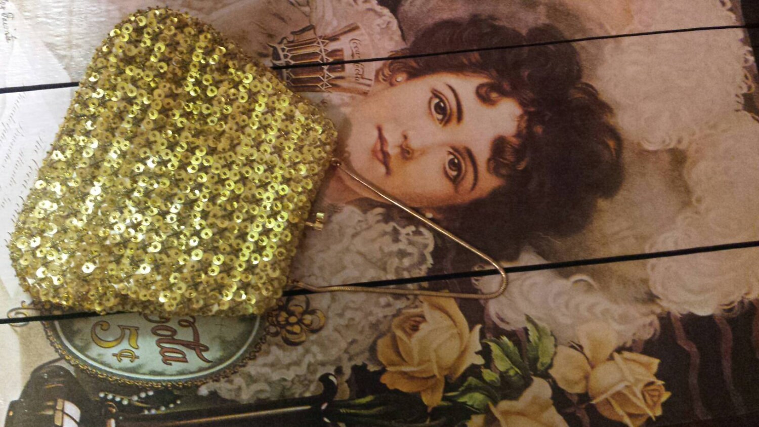 Pochette Soirée Vintage Années 50 à Sequins Dorés - Fermeture à Pression - Occasion