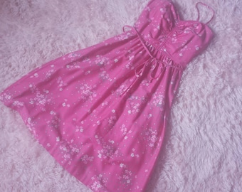 Vestido Malia Hawaii de los años 60: Vestido entallado y acampanado de algodón con estampado floral rosa - Talla 4