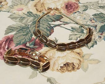 Crown Trifari tulip flower necklace/choker and bracelet set carved thermoset goldtone pin up/boho chic/mod spring fall accessories designer