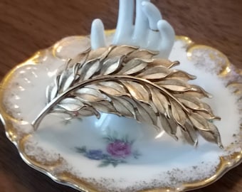 Crown trifari fantastic goldtone feather brooch free shipping u.s only