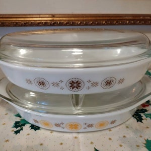 Set of 2 white brown Pyrex town and country casserole dishes serving dishes mid century collectables 60s