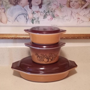 Vintage Pyrex old orchard casserole dishes/divided dish 473, 471, 063 fruit pattern