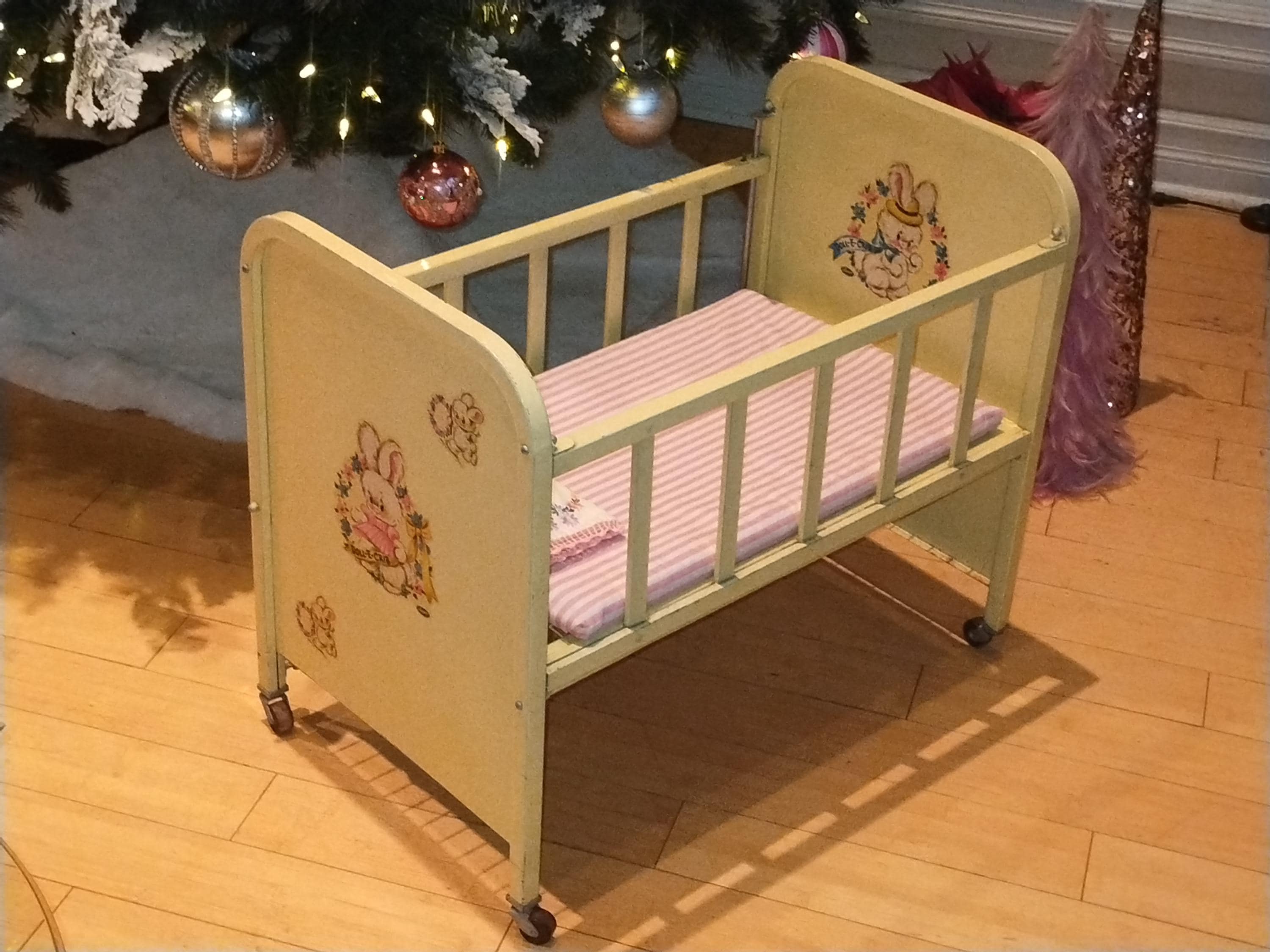 Antique Metal Crib