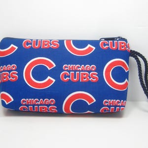 Chicago Cubs Montego Wristlet Wallet Bolsa de teléfono cosmética hecha en EE. UU.