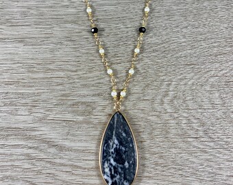 Black White Marbled Teardrop Necklace, Zebra Jasper Gemstone Jewelry, Dainty Single Strand Necklace, Minimal Jewelry, Pearl Gold Necklace