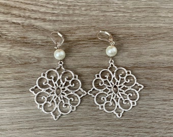Silver Flower Earring, Filigree Floral Earring, Bohemian Victorian Jewelry, Pearl Dangle Earring, Jewelry for Her,Wedding Bridesmaid Jewelry