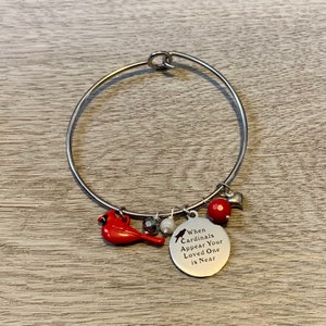 Bracelet cardinal, cadeau de sympathie, bijoux de deuil de deuil, des cardinaux apparaissent lorsque les anges sont proches, collectionneur de cardinaux, être cher perdu