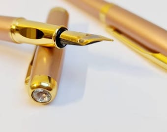 Golden Fountain Pen with rhinestone on the top - Füllfederhalter