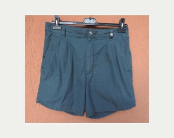 Vintage 80s Levis Shorts Chino Verde Plisado Hecho en Italia W32