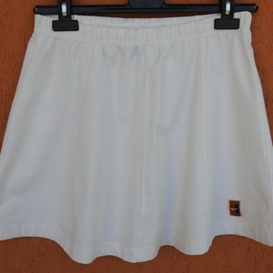Saia de tênis Nike vintage dos anos 90, branca, quadra de Wimbledon (G), 12/14