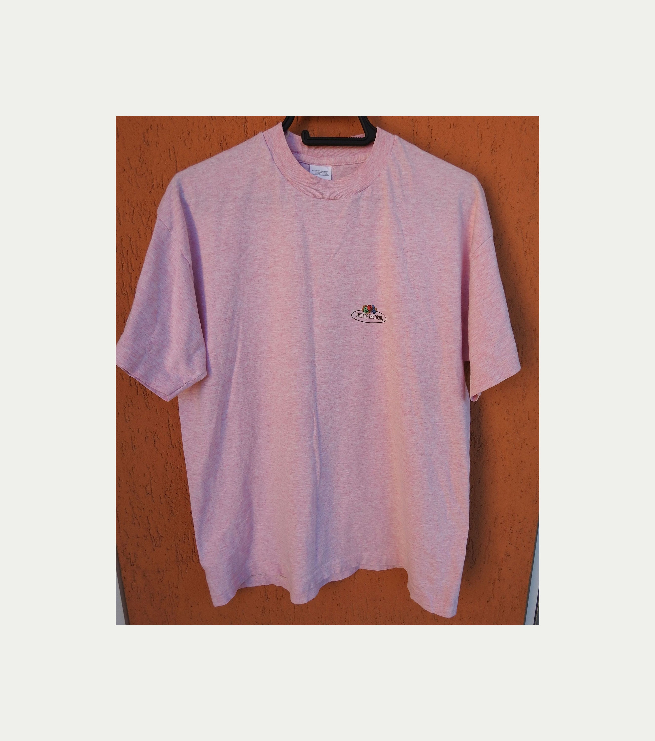 90s T-shirt Fruit of the Loom / Pink Single Stitch / Vintage Tee