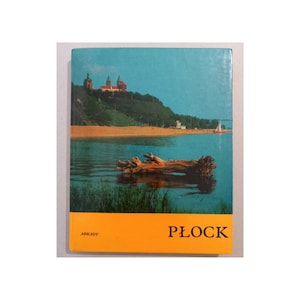 Puede incluir: Una portada de libro vintage con una foto de una escena de río con un tronco flotando en el agua. La portada es azul y amarilla con el texto "PLOCK" en letras negras y "ARKADY" en letras negras más pequeñas.