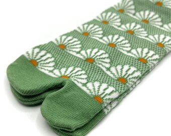 Kanoko Moss Stitch Kiku-Mon (Chrysanthemum Crest) - Low-Cut Japanese 2-Toe Tabi Socks