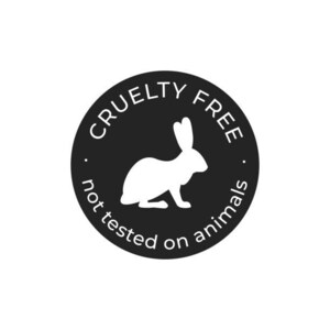 Op de afbeelding: Een zwart-wit cirkelvormige afbeelding met de woorden "CRUELTY FREE" en "not tested on animals" rond een wit silhouet van een konijn. Het ontwerp is eenvoudig en geeft een boodschap over ethisch producttesten.