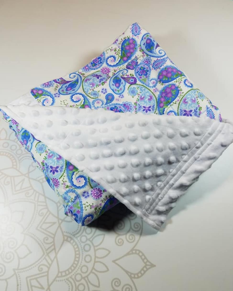 Ready To Ship, 5 Pound, 28x32, Paisley, White Minky, WEIGHTED BLANKET