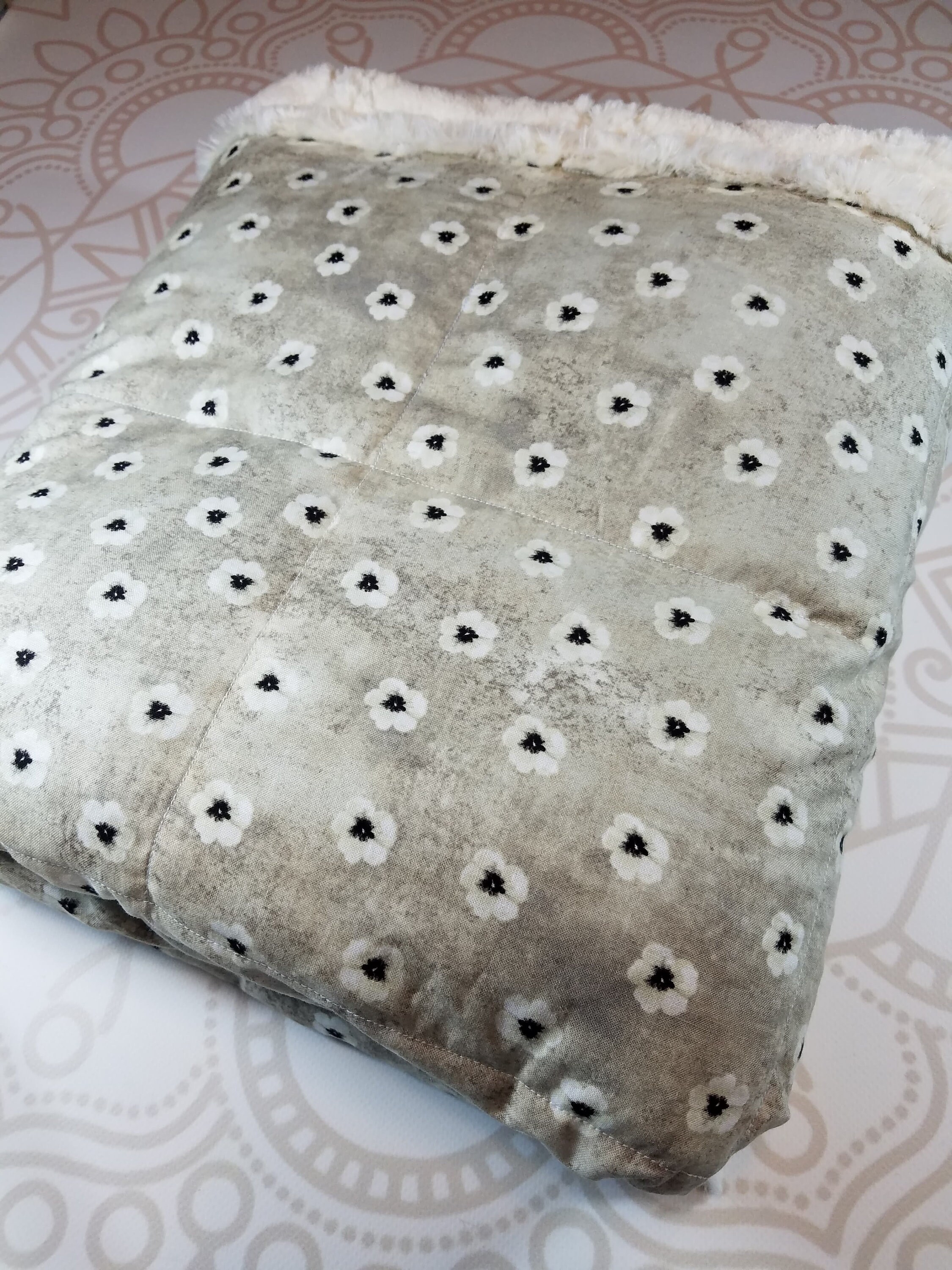 READY to SHIP, 40x50, 15 pound, Weighted Blanket, 40x50, Cream Flowers