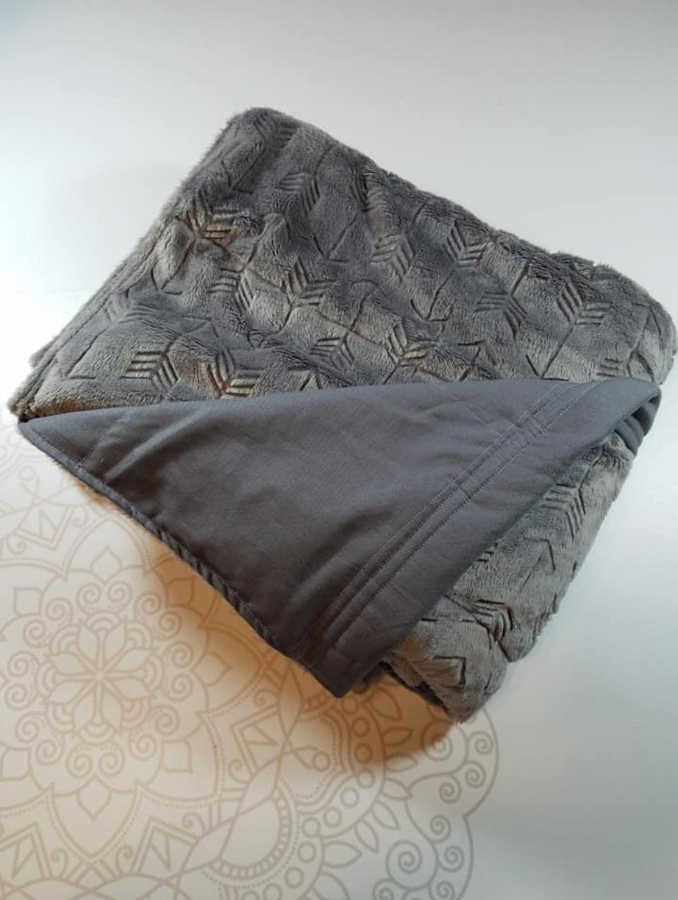 READY to SHIP, 40x50, 10 Pounds, Weighted Blanket, Gray Embossed Arrow