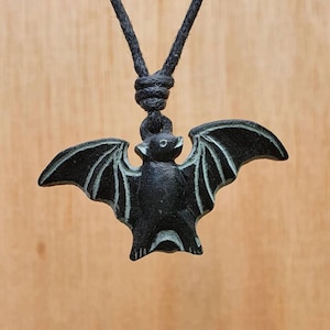 Colgante de murciélago / Collar con dije de murciélago de piedra natural tallado a mano / Joyería gótica unisex de animales
