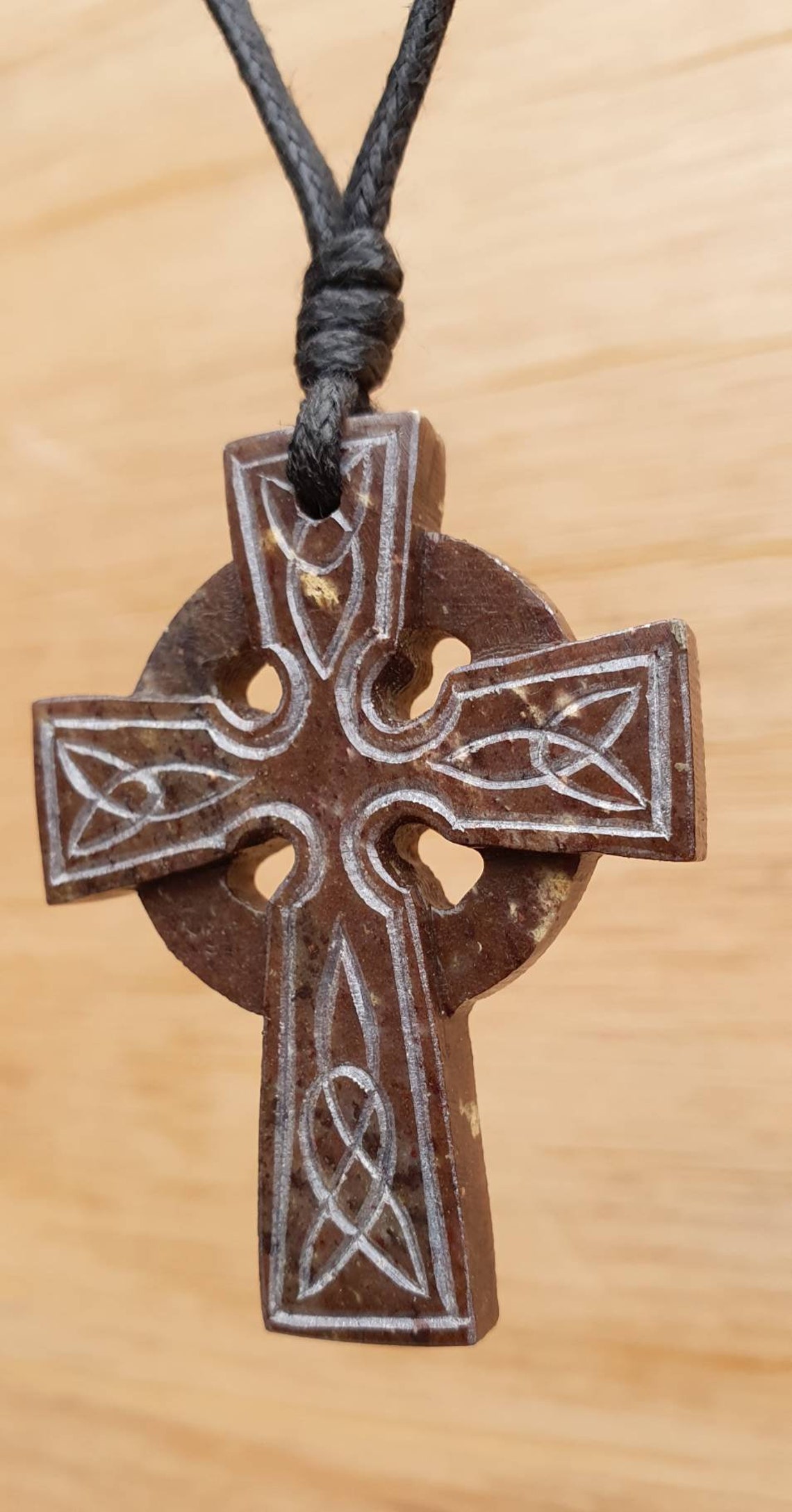 Pendentif Croix Celtique En Acier Inoxydable – Design Argenté, Motif Traditionnel, Neuf Avec étiquette