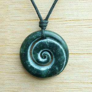 Spiralen-Anhänger | Symbol des Neuanfangs Wohlstand Grouth Energie Ewigkeit | Handgeschnitzte Stein-Halsketten-Charme-Schmucksachen, die von mir selbst handgefertigt sind