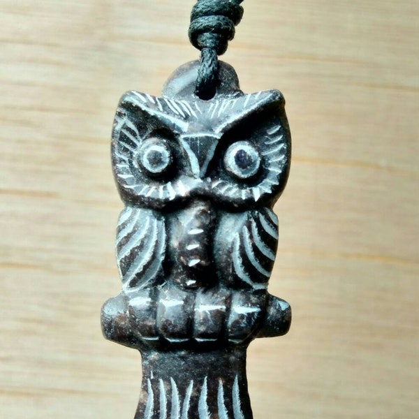 Pendentif hibou | Collier hibou | Bijoux de charme animal | Symbole de sagesse et d'éducation | Cadeau unique que j'ai sculpté à la main à partir de pierre naturelle par moi-même