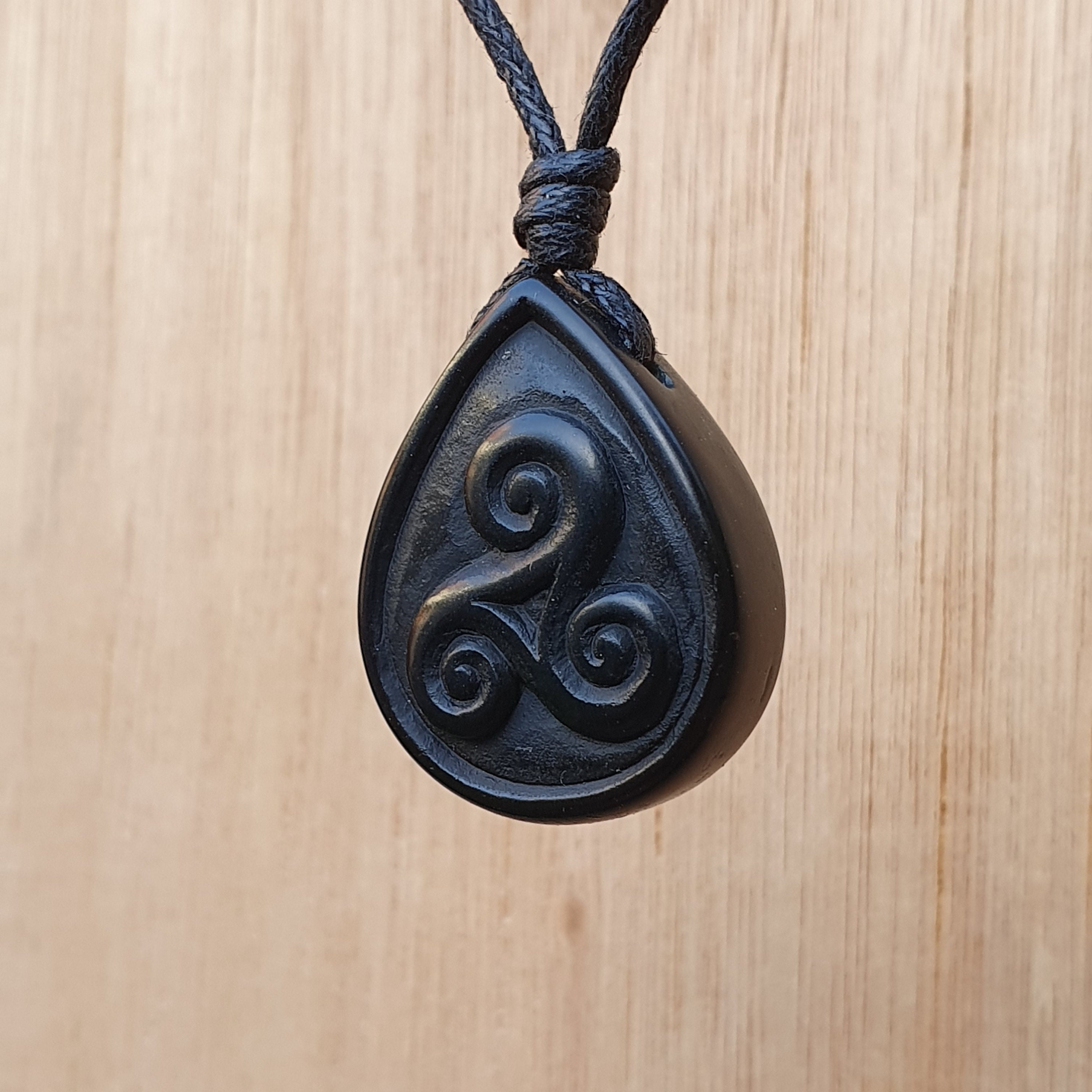 EUEAVAN Collana Di Ciondoli Celtici A Tripla Spirale Ciondolo Triskele