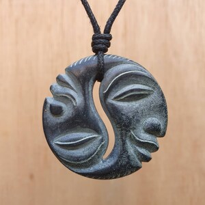千手観音翡翠ペンダント：天然翡翠、瑪瑙のネックレス - Etsy 日本