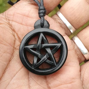 Pentagramm Anhänger | Fünfzackige Pentangle Stern Halskette | Heidnisches Schutzsymbol | Hand geschnitzte Naturstein Unisex Spritual Schmuck