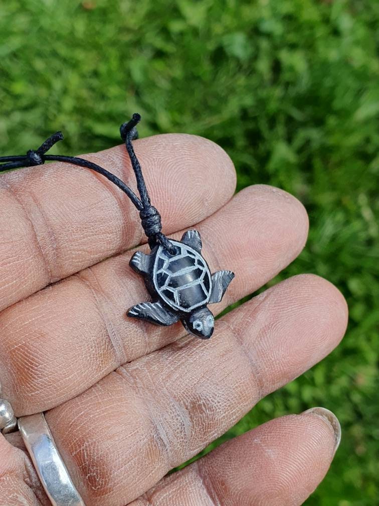 VIKI LYNN Collana Con Ciondolo Tartaruga In Argento 925 E Opale Sintetico - Gioiello Portafortuna Per Lei