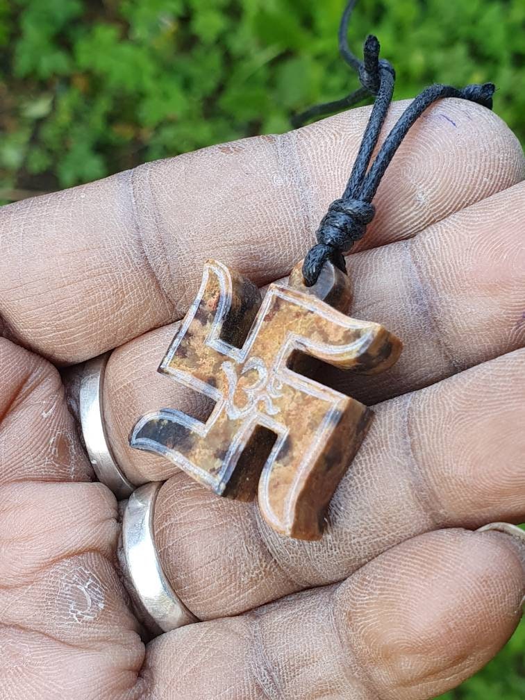Collana ciondolo simbolo om aum bambulè in acciaio sacro mantra induista unisex