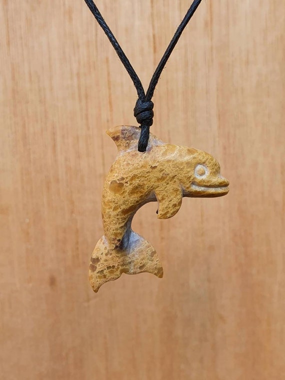 ＊Handmade Animal　ネックレス Dolphin Pendant | Hand-carved Natural Stone Animal Necklace