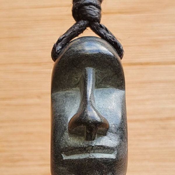 Pendentif Moai tête d'île de Pâques | Sculpté à la main dans de la pierre naturelle par moi-même | Bijoux de collier artisanaux | Talisman de protection unique