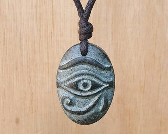 Colgante Ojo de Horus / Collar del Ojo Turco / Símbolo egipcio de protección y buena suerte / Joyería espiritual unisex tallada a mano en piedra natural