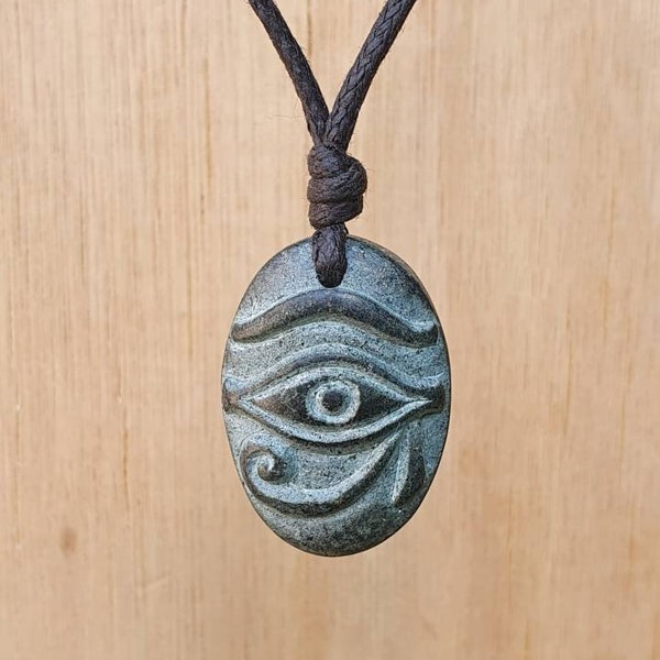 Pendentif oeil d'Horus | Collier mauvais œil | Symbole égyptien de protection et de chance | Bijoux spirituels unisexes en pierre naturelle sculptés à la main