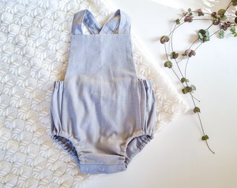 Grijze linnen baby romper, baby jongen Coming Home outfit, Boho baby romper, kraamcadeau, baby meisje linnen boxpakje