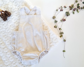 Natuurlijke en crème gestreepte linnen baby romper, baby jongen Coming Home outfit, Boho baby romper, kraamcadeau, baby meisje linnen boxpakje