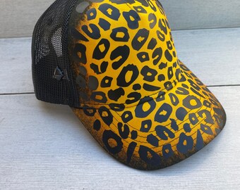 Bleach Out x Hand Dyed Yellow x Boné Snapback com Estampa de Leopardo Fosco