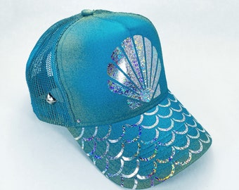 Czapka typu snapback w kolorze turkusowym i opalizującym z syrenką