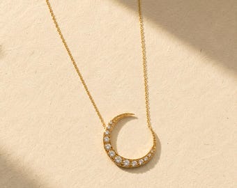 Vintageinspirerat halvmånehalsband med strass – Sterlingsilver eller guldplätering