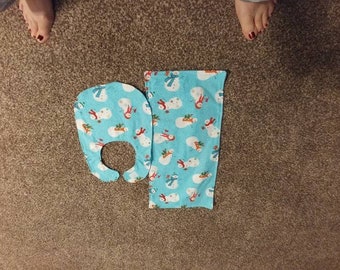 Snowman bib and burp cloth.