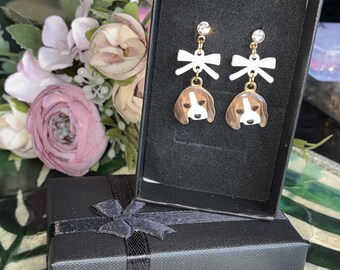 Beagle with bow - Stud Earrings
