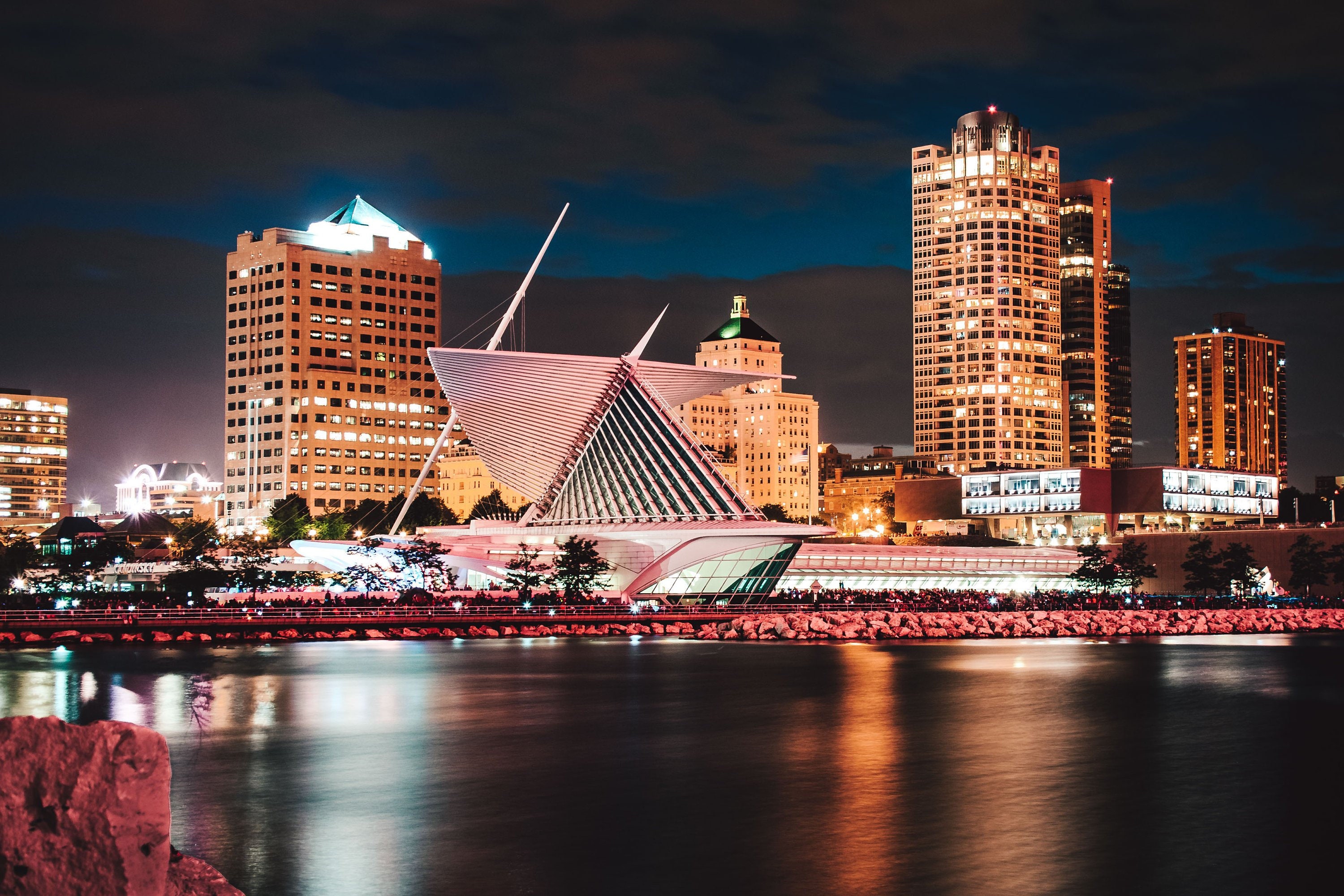 Milwaukee Skyline & Milwaukee Art Museum Full Color Gloss ...