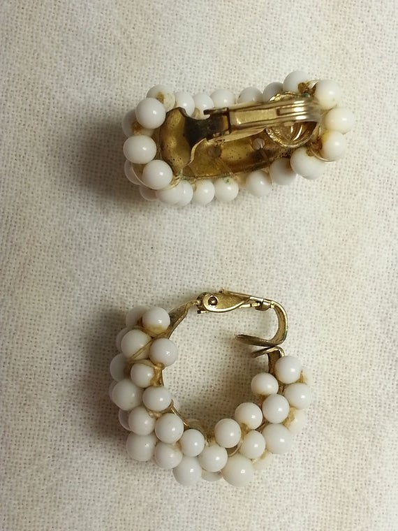 Vintage, 3-strand white beaded choker, white bead… - image 3